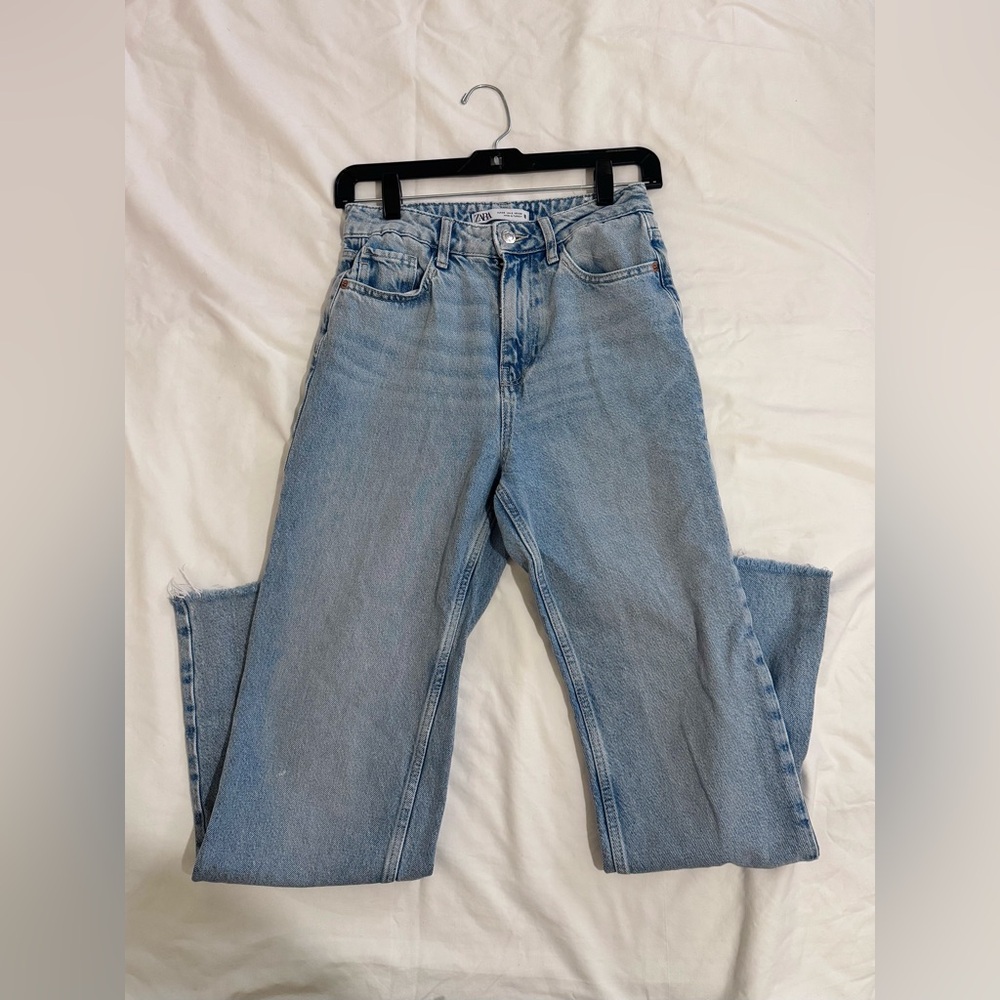 ZARA Women’s High Rise Straight Leg Jeans Light Wash Frayed Hem US 2 PreOwned - Picture 2 of 10
